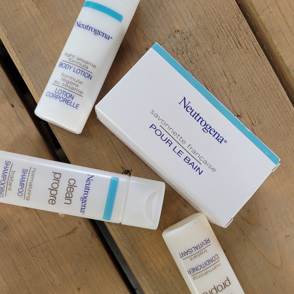 Neutrogena STOCKING STUFFERS 4 Piece Mini Bath Set Travel Size